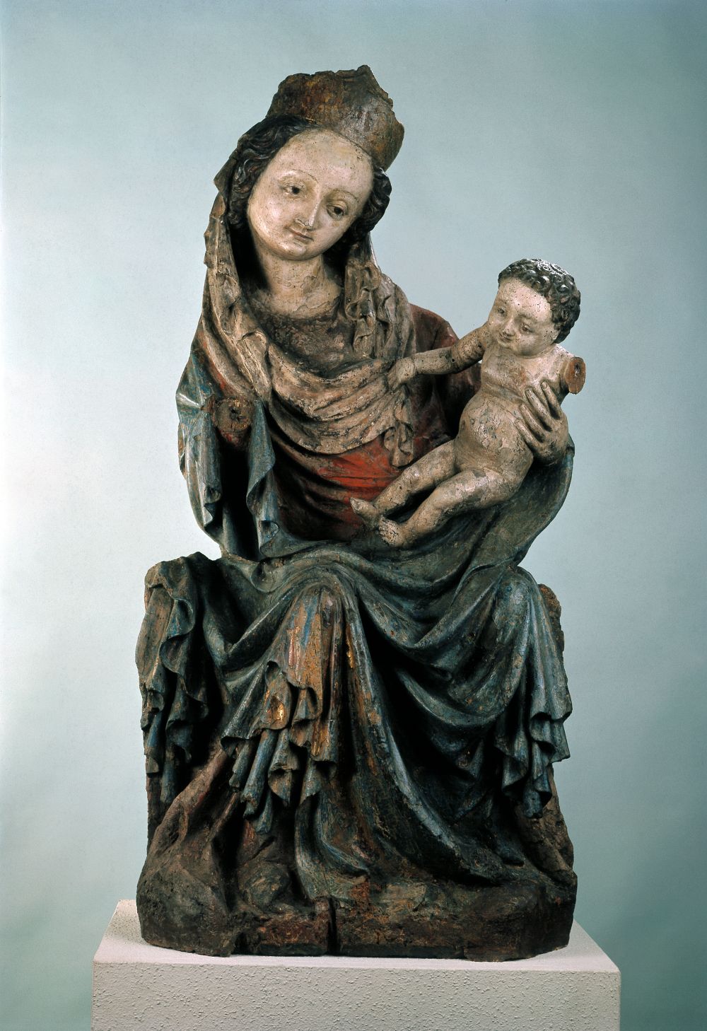 Thronende Madonna, sog. Tittmoninger Madonna, Meister der Tittmoninger Madonna, Salzburg, 1430–35, Lindenholz, Salzburg Museum (Ankauf mit Unterstützung des Salzburger Museumsvereins), Inv.-Nr. 225-76