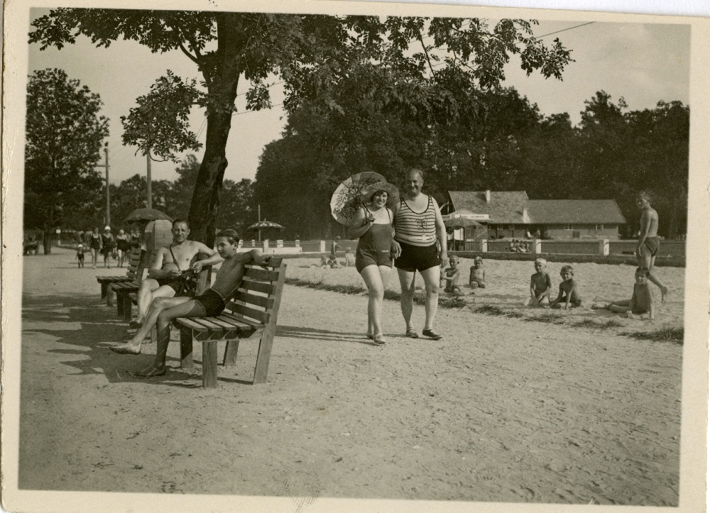 Sport, Erholung und Flanieren im Schwimmbad, 1928, Keltenmuseum Hallein