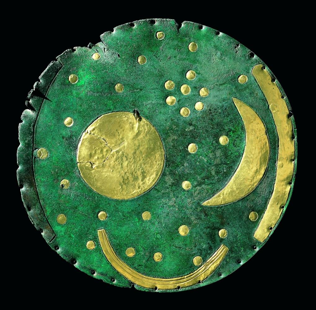 Himmelsscheibe von Nebra, Bronze und Gold, © Landesamt für Denkmalpflege und Archäologie Sachsen-Anhalt, Juraj Lipták