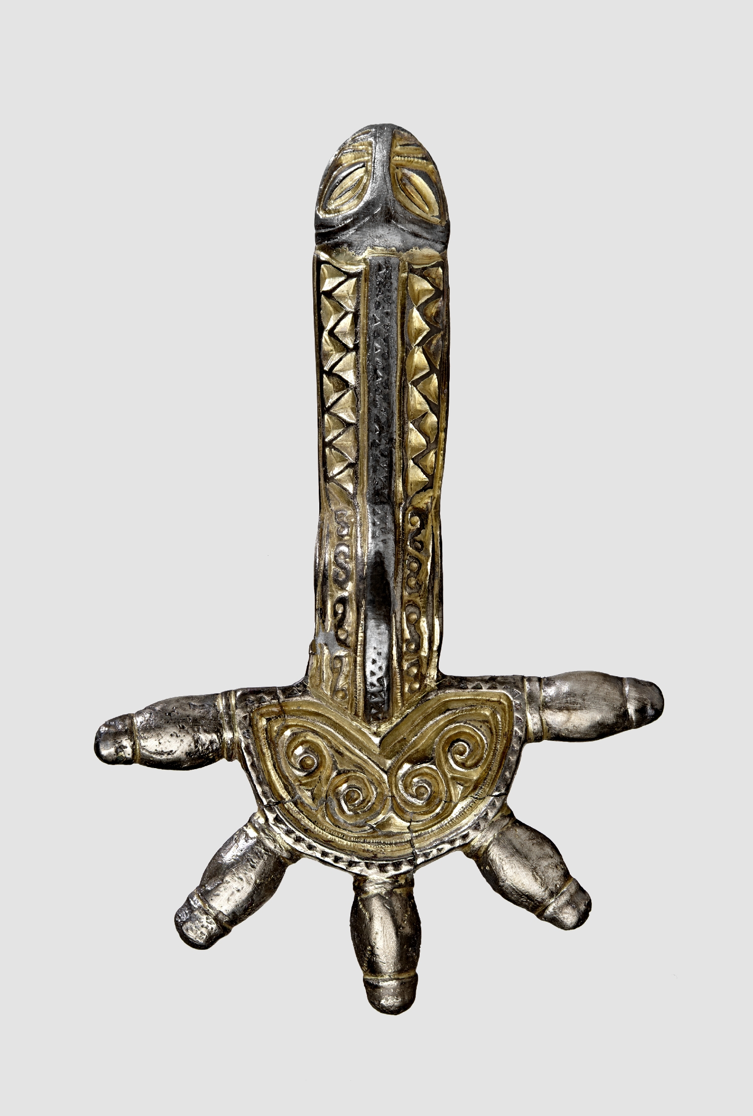 Bow brooch, discovery location: St. Georgen near Salzburg, Untereching, Early Middle Ages, 7th c., silver, gilt, inv. no. ARCH 9-89