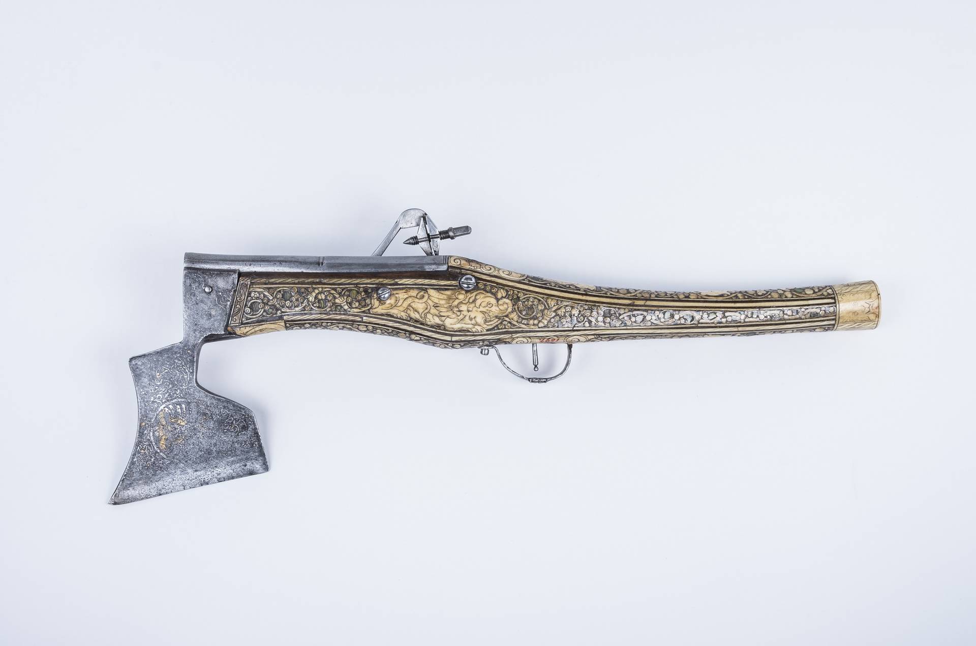 Wheel-lock pistol with pick, wheel lock: Suhl (Germany) or Salzburg, wooden shaft with bone inlays: probably southern Adriatic region, 1st half 17th c., inv. no. WA 4217