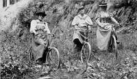 Drei Damen mit Fahrrädern, um 1890, Salzburg Museum