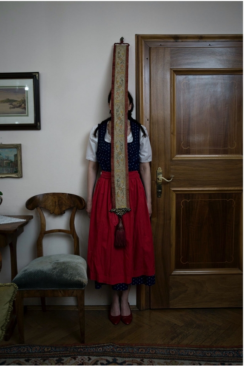 Catharina Bond, Heilstollen, 2013, C-Prints, Jeweils 60 x 45 cm, Ed. 4+2 AP, Set von 6 Fotografien, InvNr Foto 45912 bis InvNr 45917