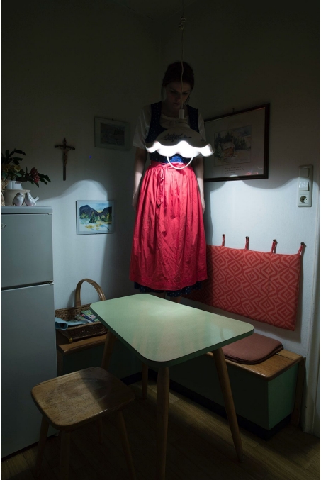 Catharina Bond, Heilstollen, 2013, C-Prints, Jeweils 60 x 45 cm, Ed. 4+2 AP, Set von 6 Fotografien, InvNr Foto 45912 bis InvNr 45917
