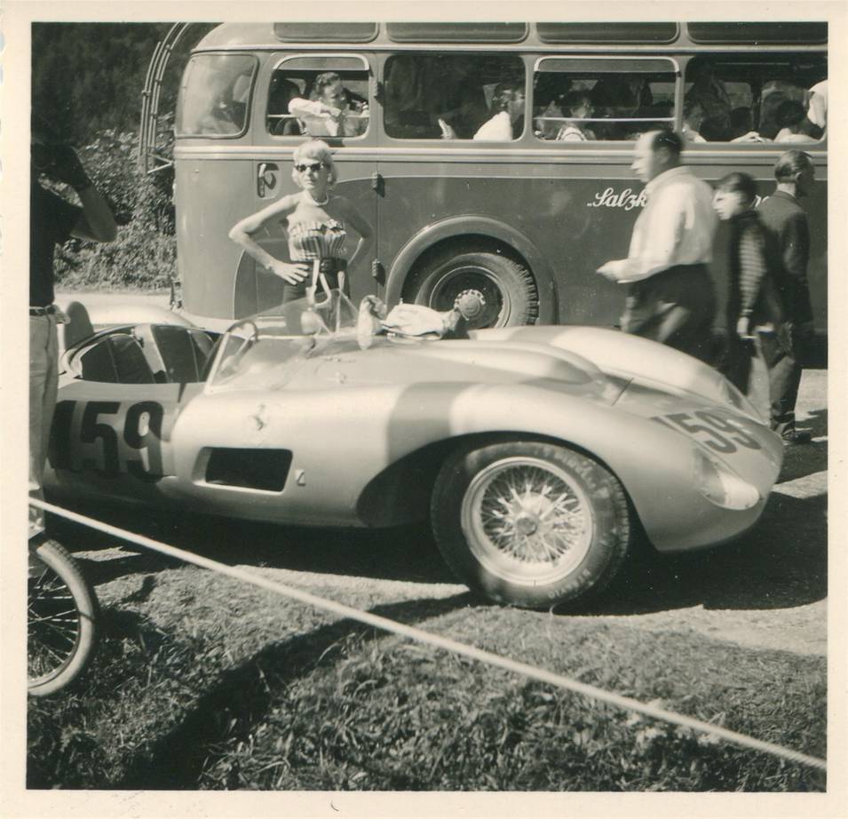 Ferrari 335s von Johnny von Neumann (1921–2003) beim Gaisbergrennen, 1957, Fotoabzug auf Papier, © Salzburg Museum (Dauerleihgabe Salzburger Museumsverein)